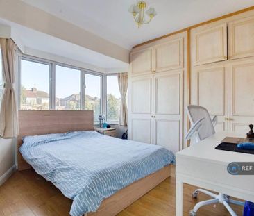 4 bedroom semi-detached house to rent - Photo 2