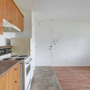 3 1/2 à St-Jérôme - internet inclus - libre 1er Nov ou Dec - Photo 2