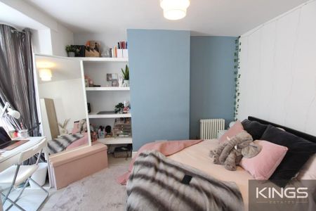 4 bedroom terraced house to rent - Photo 3