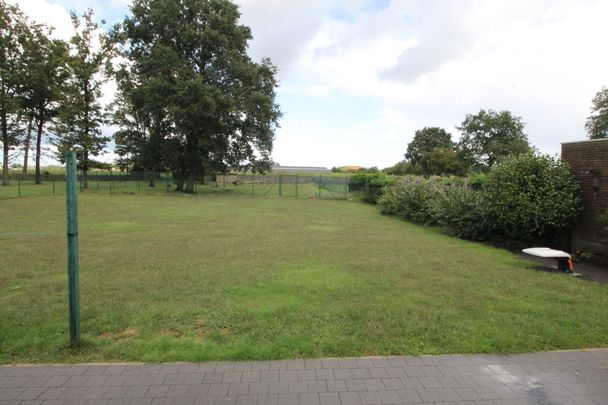 Een vrijstaande laagbouwwoning met 3 slaapkamers, tuin en inpandige garage. - Photo 1