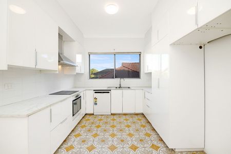 Rare Opportunity! Large 5 Bedroom Family Home - Photo 3