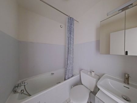 Location Appartement 1 pièce 22m² PARIS 13ème - Photo 3
