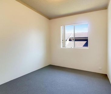 12 / 6 Mackie Street, Coniston, NSW 2500 - Photo 1