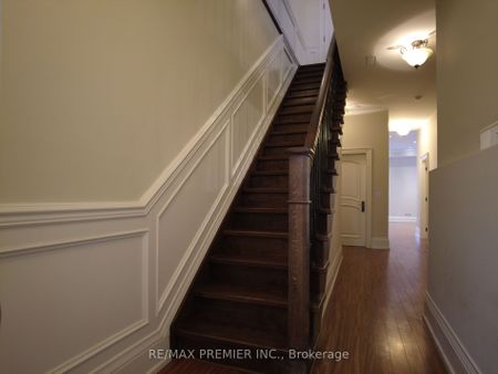 Detached Home For Lease | C8119742 - Photo 4