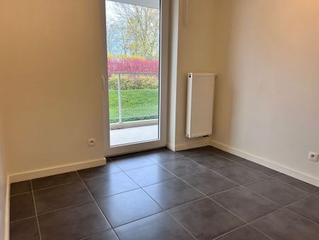 Modern appartement met 2 slaapkamers, berging en rustgevend uitzicht in Ieper - Photo 2