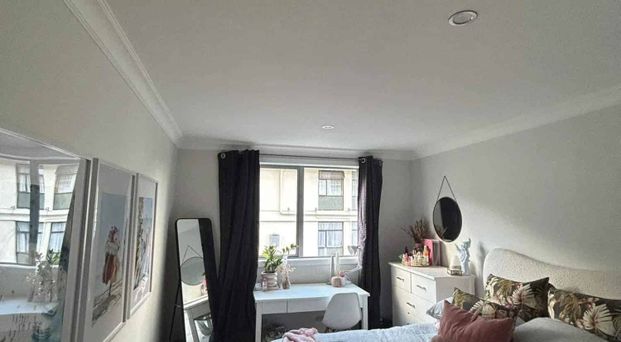 Modern 6 bedroom, 5 toilets and 4 showers house for rent! - Photo 1