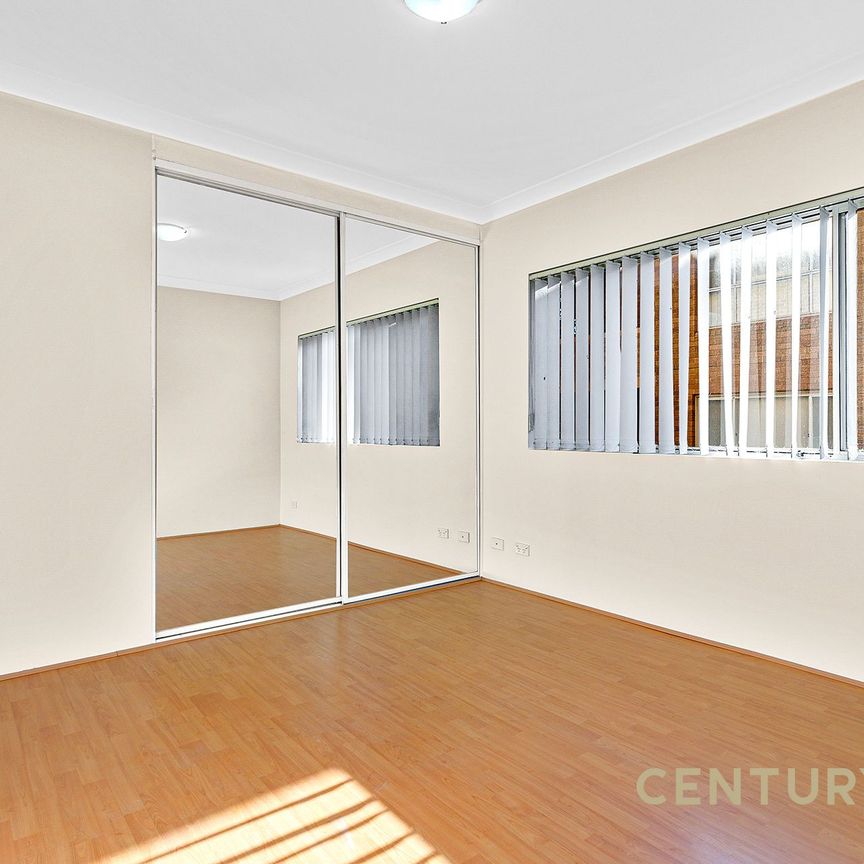 Modern Two Bedroom Apartment with Lock up Garage - Photo 1