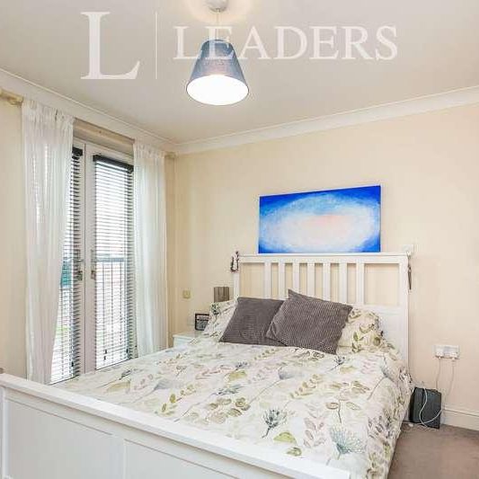 Balfour Road, Weybridge, KT13 - Photo 1