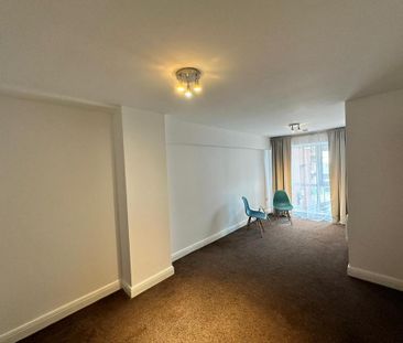 3 bedroom flat to rent - Photo 6