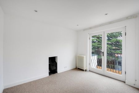 2 Bed Flat - Photo 3