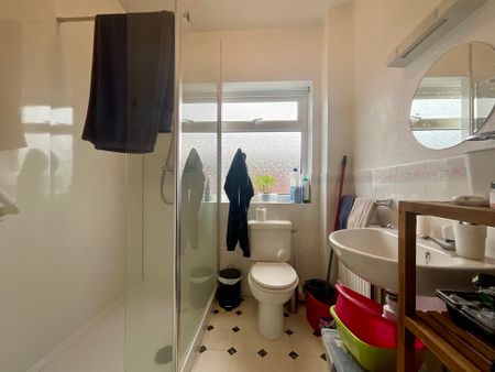 1 bedroom Apartment to let - Photo 5