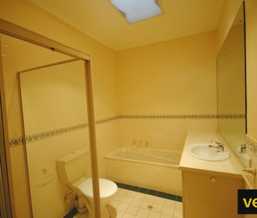 TRENDY 2-BEDROOM HOUSE, BE QUICK, GREAT LOCATION! - Photo 4