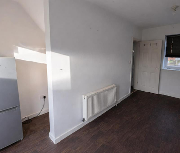 2 bedroom end of terrace house to rent - Photo 5