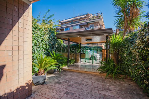 Casa a Roma in Via del Santuario Regina degli Apostoli - Photo 1