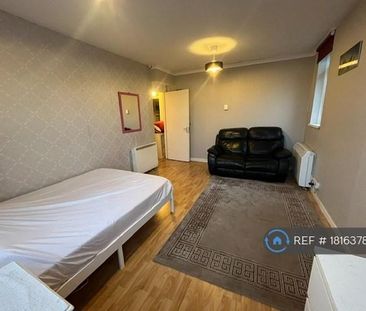1 bedroom in a flat share to rent - Photo 1