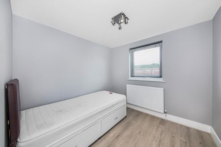 5 Bed End Terrace, Luna Road, CR7 - Photo 4