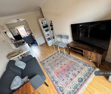 1 bedroom in a flat share to rent - Photo 1