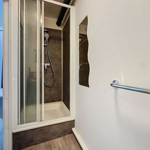 Appartement te huur in Tournai voor € 385 met 1 slaapkamer - Photo 2