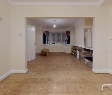 1 bedroom in a house share to rent - Photo 4