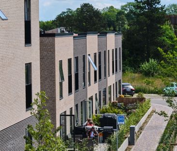 Rummelig lys bolig med aftensolen på altanen - Foto 6