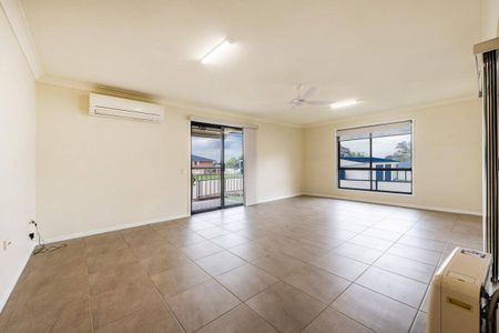 ROOM TO LIVE LARGE - GENUINLEY LARGE HOME - Photo 4