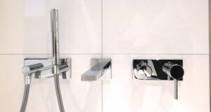 Schumannstr. 25, Wohnung 4 ~~~ Parkettboden, Maisonette, Balkon, Tageslichtbad mit Mulitimediaspiegel mit integriertem TV, Wanne und Dusche, Gäste-WC, Haus mit Aufzug - Foto 3