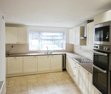 3 bedroom semi-detached house to rent - Photo 5