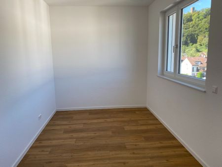 *WBS erforderlich!* Sonne pur! Moderne 3-Zimmer Wohnung mit EBK und Dachterrasse - Photo 3