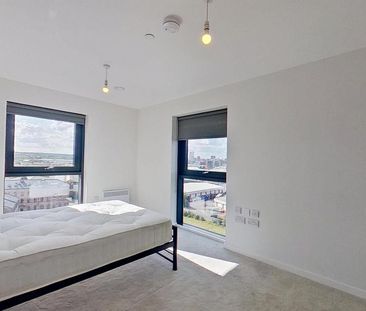 3 bedroom flat to rent - Photo 2