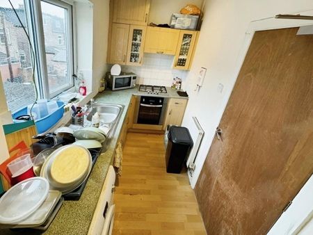 4 bedroom maisonette to rent - Photo 4