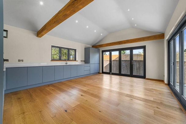 2 bedroom barn conversion to rent - Photo 1