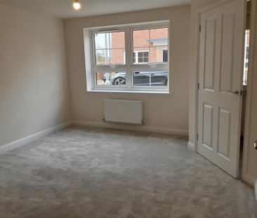 3 bedroom semi-detached house to rent - Photo 4