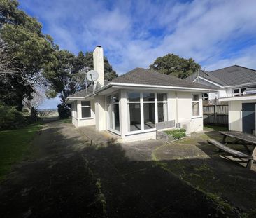 Family-friendly St Johns Hill home - Photo 2