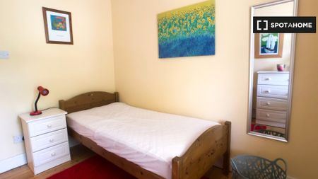 Snug room for rent in 3-bedroom house, Knocklyon, Dublin - Photo 5