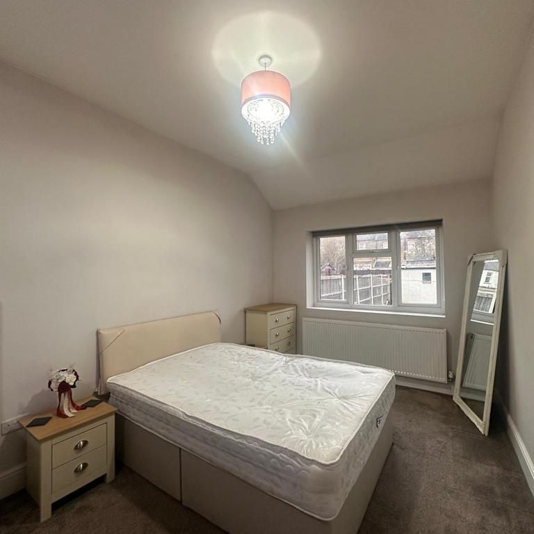 1 bedroom in a house share to rent - Photo 1