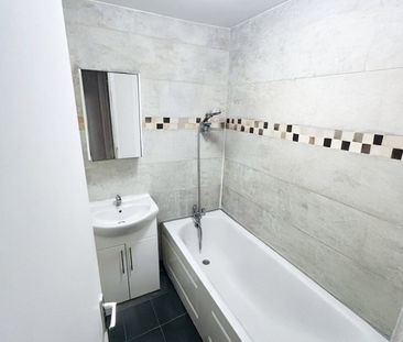 Room in a Shared Flat, Carey Gardens, SW8 - Photo 4