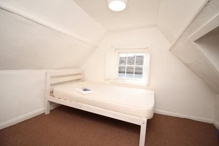 4 bedroom link detached house to rent - Photo 2