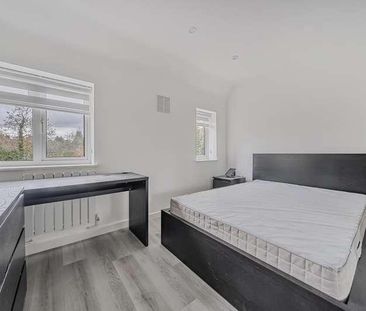 Sunningdale, Berkshire, SL5 - Photo 6