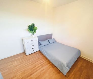 Room in a Shared Flat, Beautiful Double Room In Nine Elms/W, SW8 - Photo 2