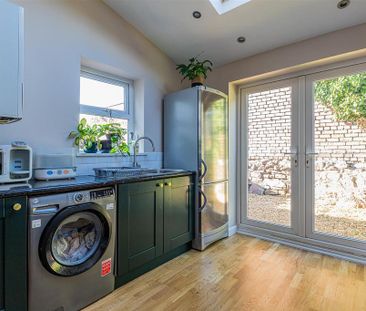 2 bedroom flat to rent - Photo 6