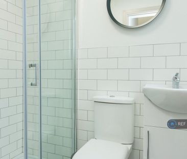1 bedroom in a house share to rent - Photo 6