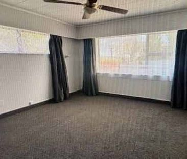 Spacious 3 Bedroom, Portsmouth Road - Photo 5