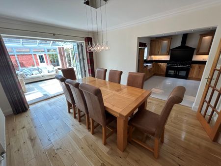 5 bedroom detached house to rent - Photo 3