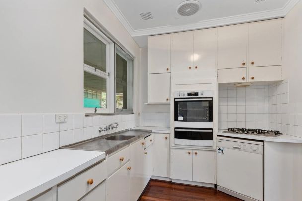 43 Barrisdale Road, Ardross. - Photo 1