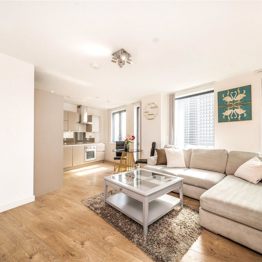 Williamsburg Plaza, London, E14 9NW - Photo 1