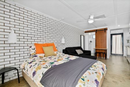 FULLY FURNISHED RENOVATED DELIGHTS! - Photo 2