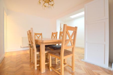 Detached House - Photo 5