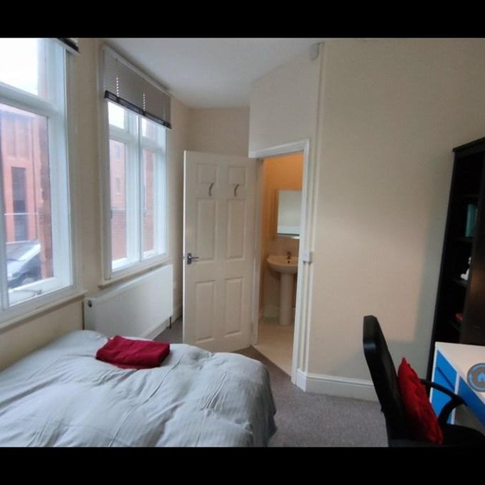 1 bedroom in a flat share to rent - Photo 1