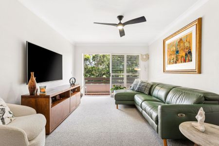 Light-Filled Two-Bedroom Apartment in Prime Beachside Location - Photo 5