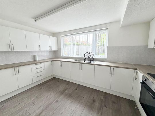 3 bedroom terraced house to rent - Photo 1